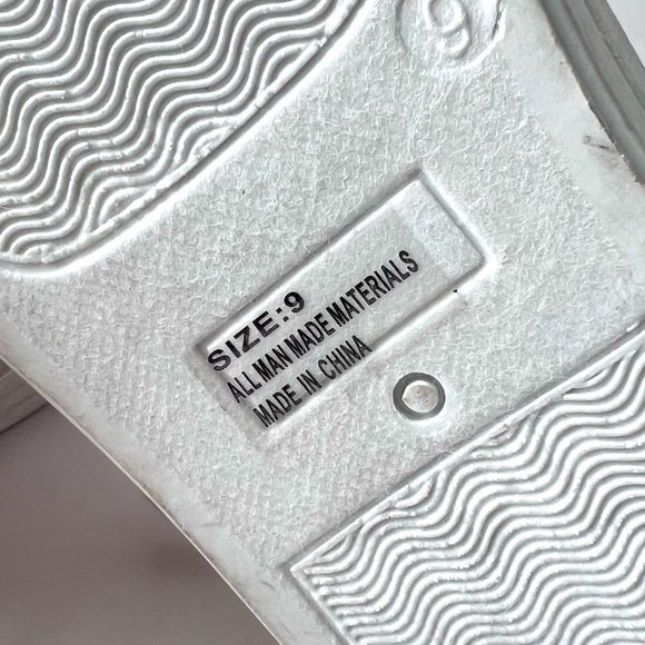 Women Qupid Reba-69C Leatherette Perforated Metallic Lace Up Sneaker - Picture 10 of 10